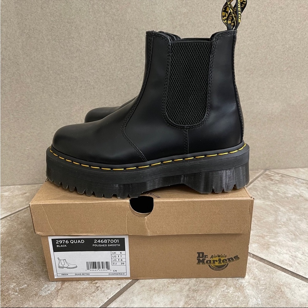 Dr. Martens 2976 Platform Chelsea Boots in Black. Size 8 women’s